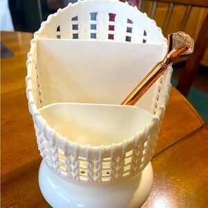 Makeup brush/pencil holder